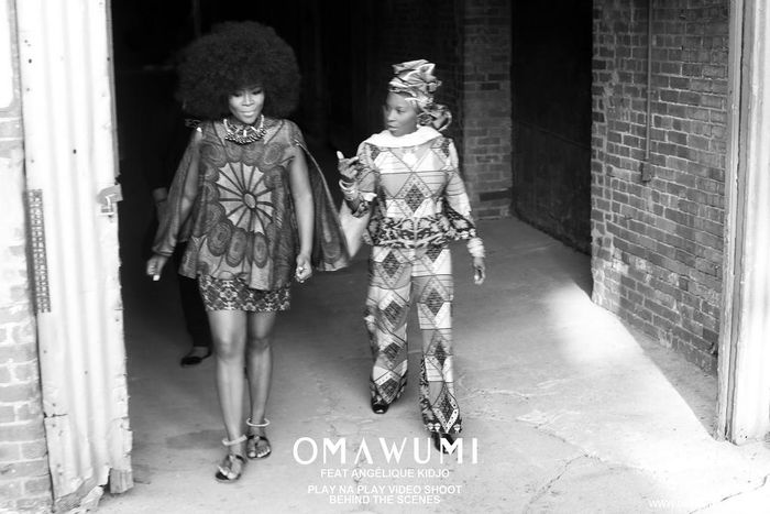Omawumi and Angelique Kidjo collaborate on 'Play na play'.