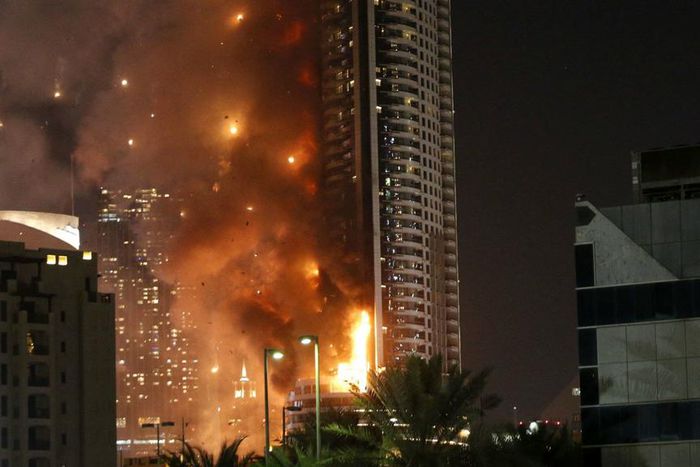 ___4520133___https:______static.pulse.com.gh___webservice___escenic___binary___4520133___2016___1___4___18___the-address-hotel-in-dubai-ablaze-cropped_ez07j0mx6lgj162t6ptmi633s