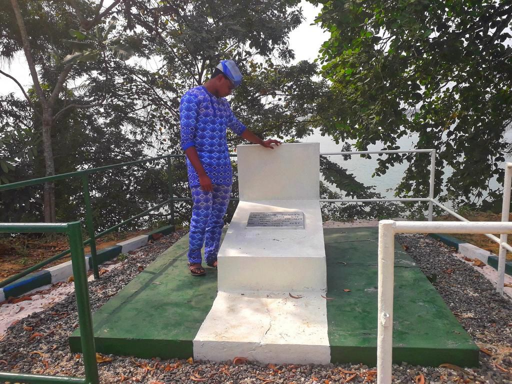 harold benson at grave