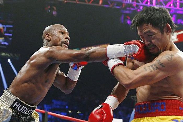 Mayweather hit hard at Pacquiao's jaw in this round