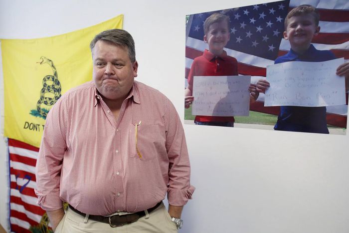 Republican Ben Carson's campaign manager, 20 staff quit