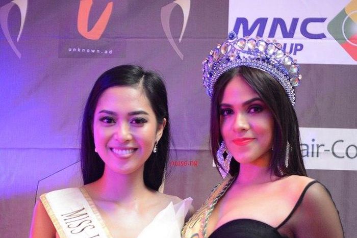 Maria Rahajeng (Miss Indonesia 2014) and Paula Gomes (Miss Grand Brazil 2015)