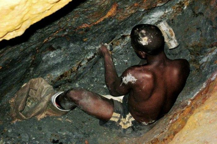 Thirteen killed in Guinea gold mine collapse