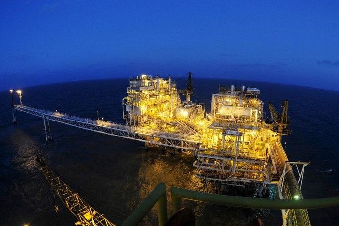 A view of the state owned Pertamina offshore oil and gas production rig Mike-Mike off the coast of West Java, Indonesia July 16, 2015 in this photo taken by Antara Foto. REUTERS/Wahyu Putro A/Antara Foto