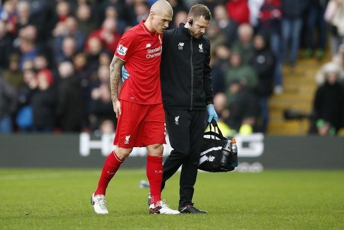 Football Soccer - Watford v Liverpool - Barclays Premier League - Vicarage Road - 20/12/15 Liverpool's Martin Skrtel receives medical treatment Action Images via Reuters / John Sibley Livepic