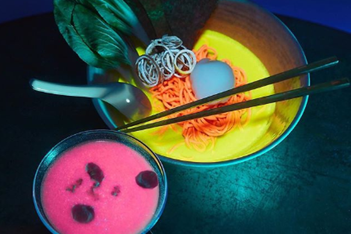 Glow-in-the-dark "lumen-ramen" noodles [Instagram/nakamura.ke]