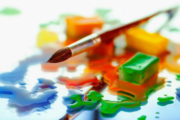 ___3903808___https:______static.pulse.com.gh___webservice___escenic___binary___3903808___2015___6___24___18___Creative_Wallpaper_Artist_Brush_016839__1