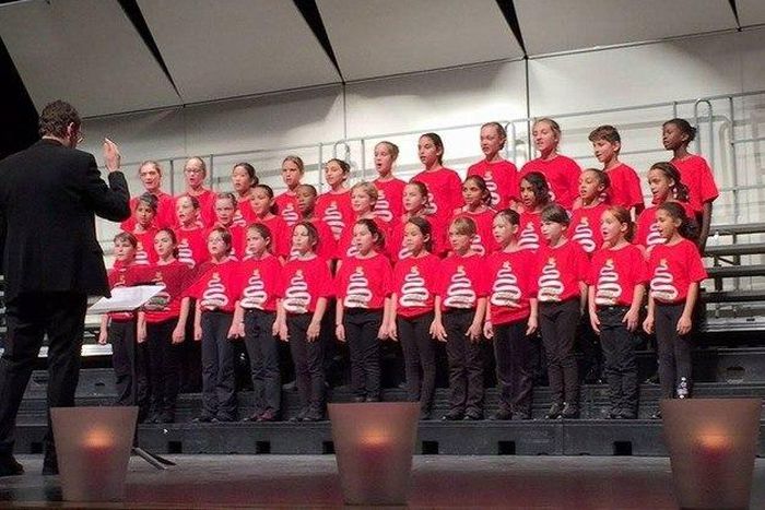 Video of a children’s choir singing an Arabic song for refugees goes viral