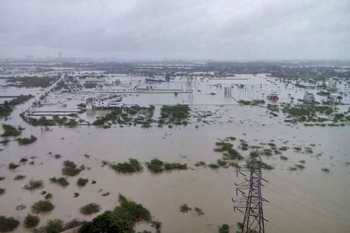 Indian army battles deadly flooding to rescue survivors
