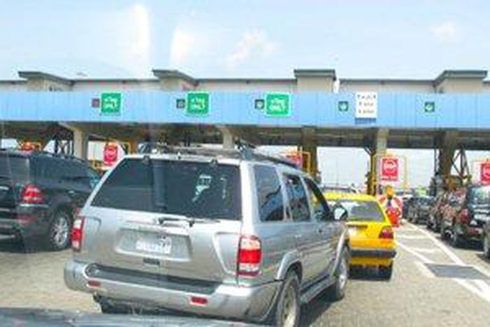 Lagos NUJ urges FG to repair federal roads before reintroducing toll gates