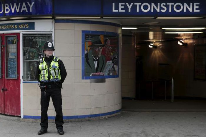 Knife attacker slashes man in London "terrorist incident"