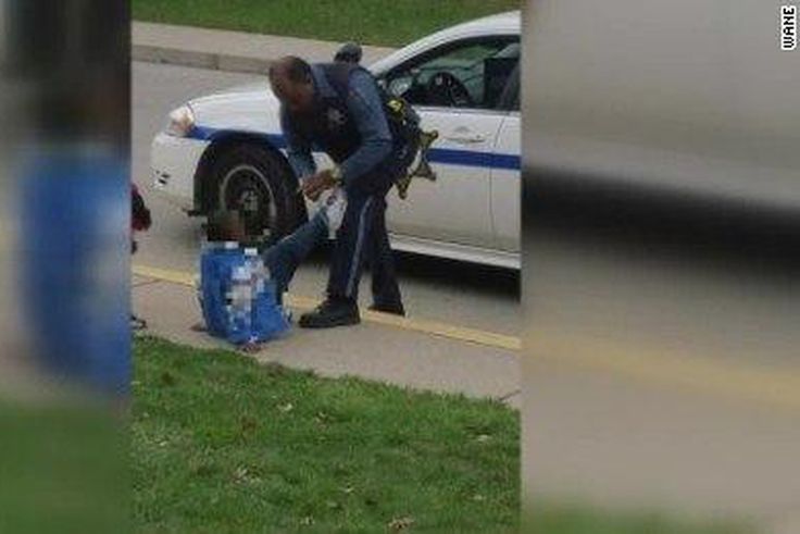 Picture of Black police officer tying boy’s shoe goes viral