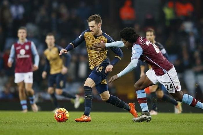 Arsenal's Aaron Ramsey in action with Aston Villa's Carlos Sanchez Action Images via Reuters / Paul Childs Livepic