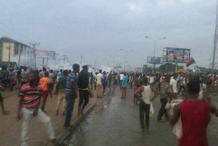Biafra Protesters causing traffic in Port Harcourt