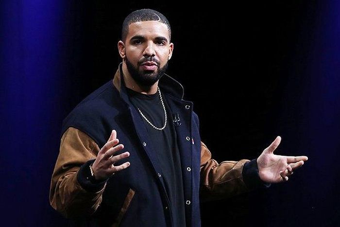 Drake premiered 'Ojuelegba remix' on his show on Apple Music, named 'OVO Sounds'.