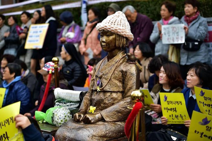 South Korean "comfort women" protest against accord with Japan