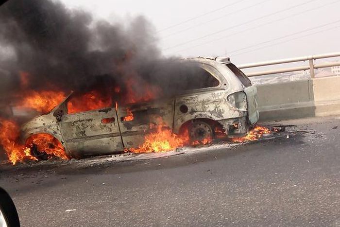 Mini van bursts into flames on 3rd mainland bridge