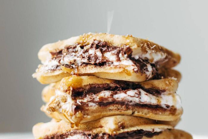 How to prepare Smores [Pinch of Yum]