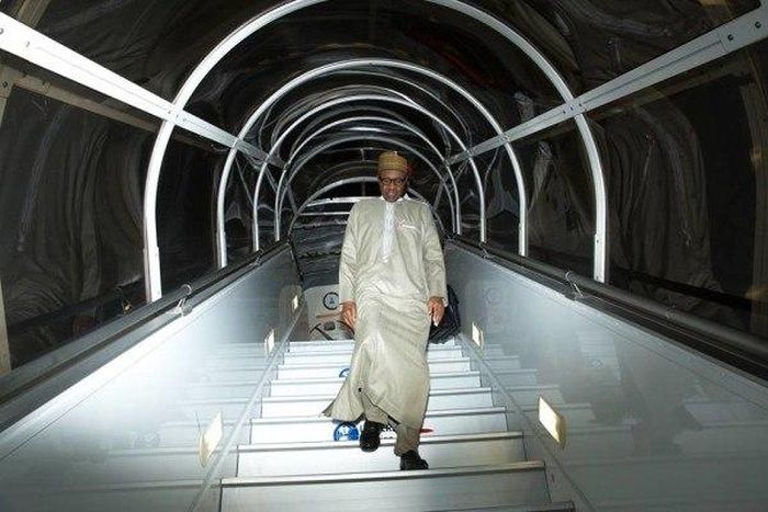 President Muhammadu Buhari arrives in Paris on November 30, 2015