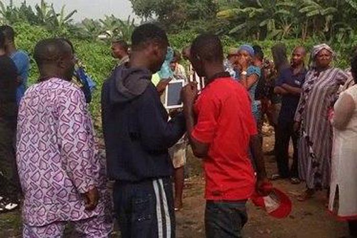 Crowd at the site of the discovery