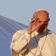 Pope Francis waves as he boards a plane at Fiumicino Airport in Rome November 25, 2015.   REUTERS/Giampiero Sposito