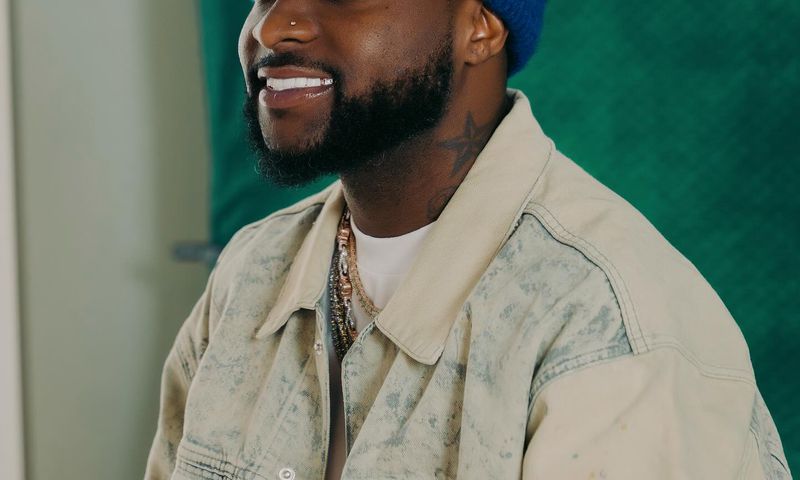 Davido excites fans with performance of songs off his upcoming album '5ive'