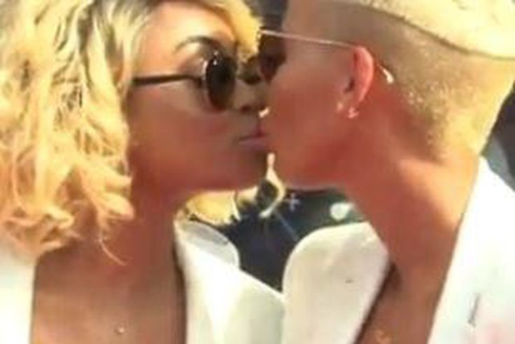 Amber Rose and Blac Chyna kiss at BET Awards 2015
