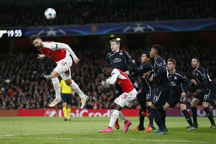 Arsenal victory keeps their Champions League hopes alive