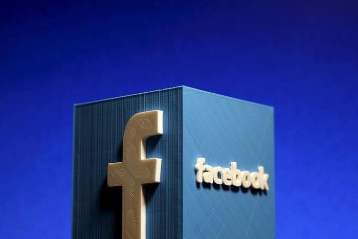 A 3D plastic representation of the Facebook logo is seen in this illustration in Zenica, Bosnia and Herzegovina, May 13, 2015.   REUTERS/Dado Ruvic