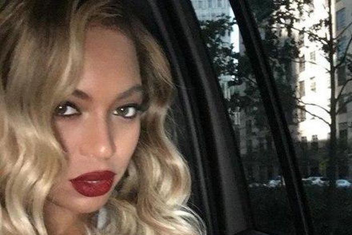 Beyonce rocking blonde hair