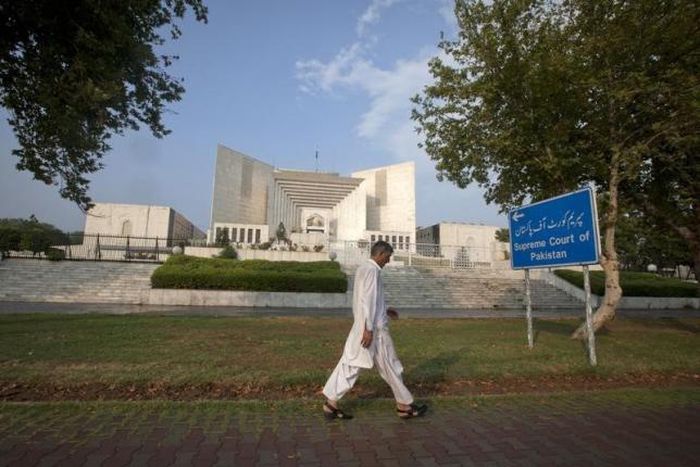 Pakistan suspends execution ordered by military court after legal challenge