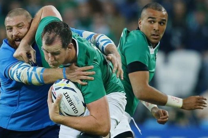 Olympic Stadium, London, England - 4/10/15 Italy's Matias Aguero in action with Ireland's Devin Toner Reuters / Eddie Keogh Livepic