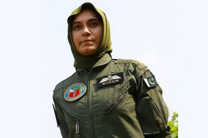 Pakistani fighter jet crashes killing female pilot