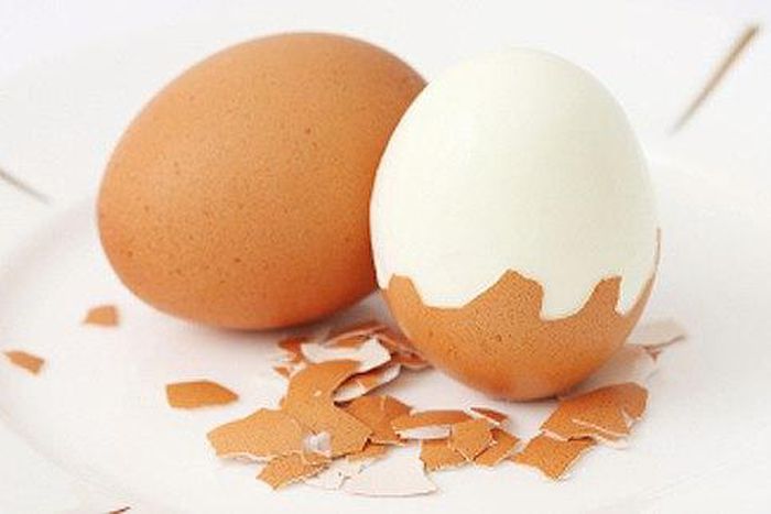 ___4364545___https:______static.pulse.com.gh___webservice___escenic___binary___4364545___2015___11___16___17___2012-04-05-how-to-peel-eggs-586x322