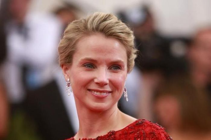 Yahoo CEO Marissa Mayer says expecting twin girls