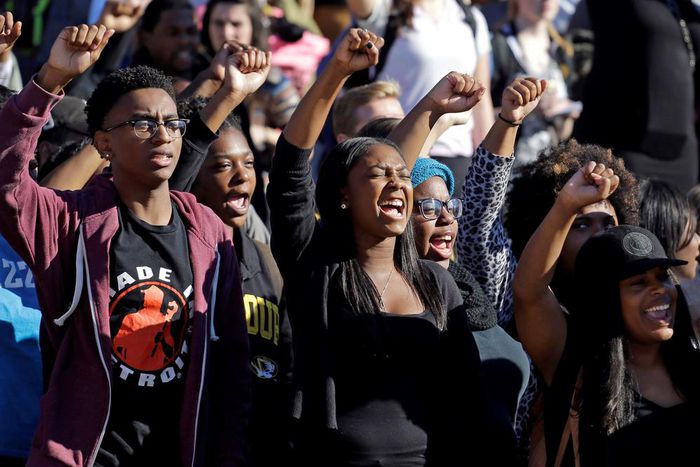 U.S. campuses hold race protests after Missouri resignations