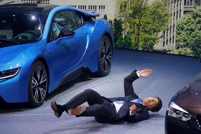 BMW CEO faints on stage at Frankfurt auto show