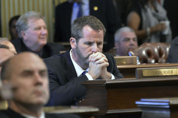 UN refugee agency sending temporary refugee housing to Hungary