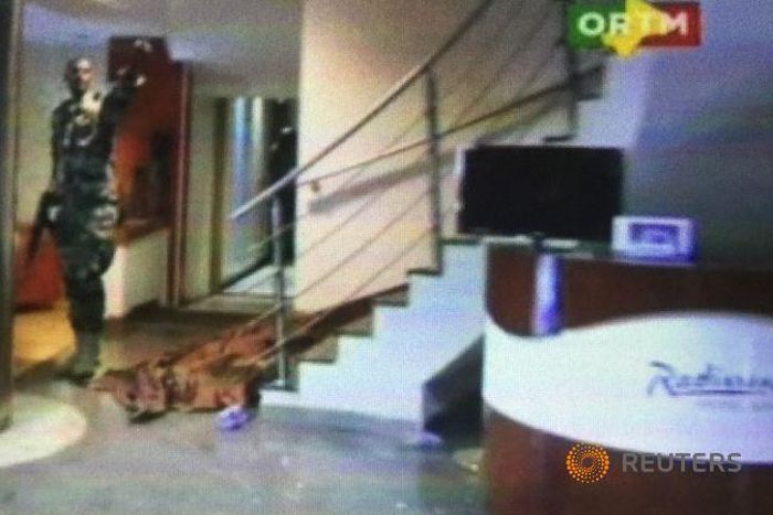 Mali hotel attackers dig in on seventh floor, gunfire heard