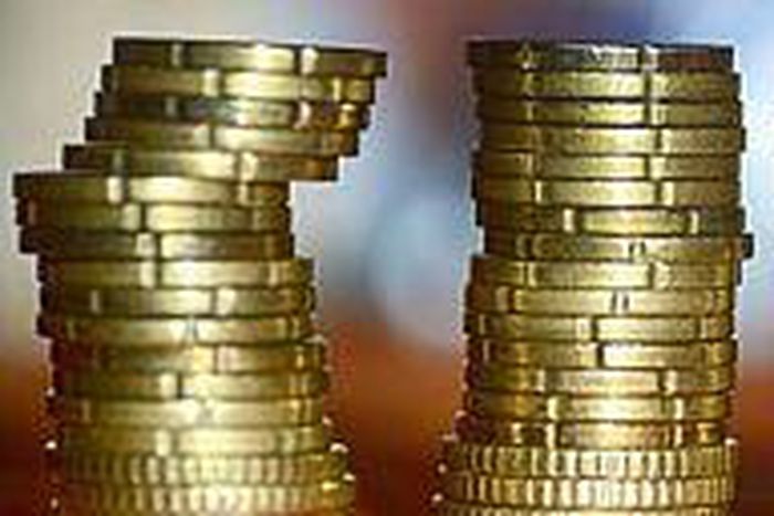 UK banking complaints grow 8 pct on packaged account concerns