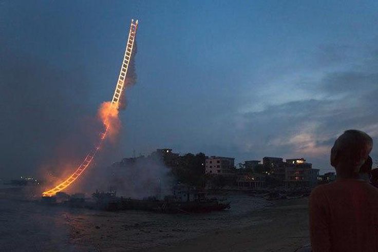 ___4071879___https:______static.pulse.com.gh___webservice___escenic___binary___4071879___2015___8___14___15___firework-sky-ladder-09