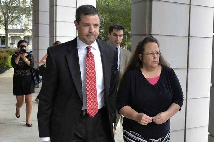 Kentucky clerk continues to deny same-sex couples marriage licenses