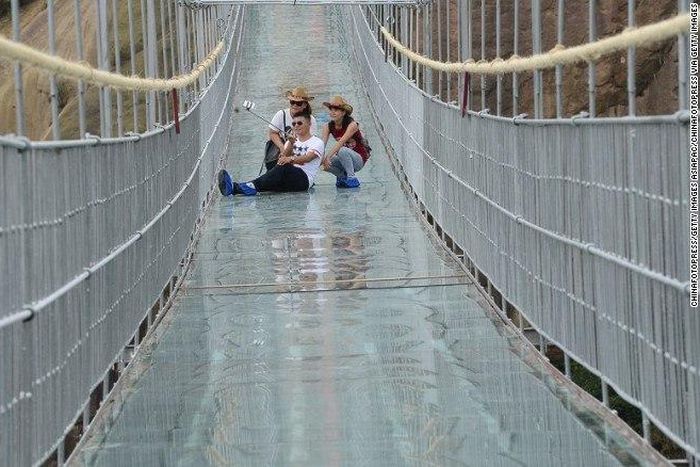 ___4209841___https:______static.pulse.com.gh___webservice___escenic___binary___4209841___2015___9___28___18___150925152031-china-glass-bridge2-exlarge-169