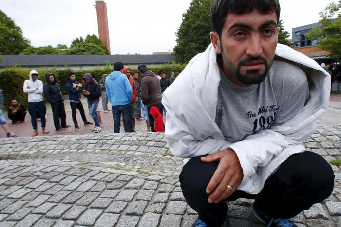 Hungary allowing migrants onto trains bound for Vienna and Germany