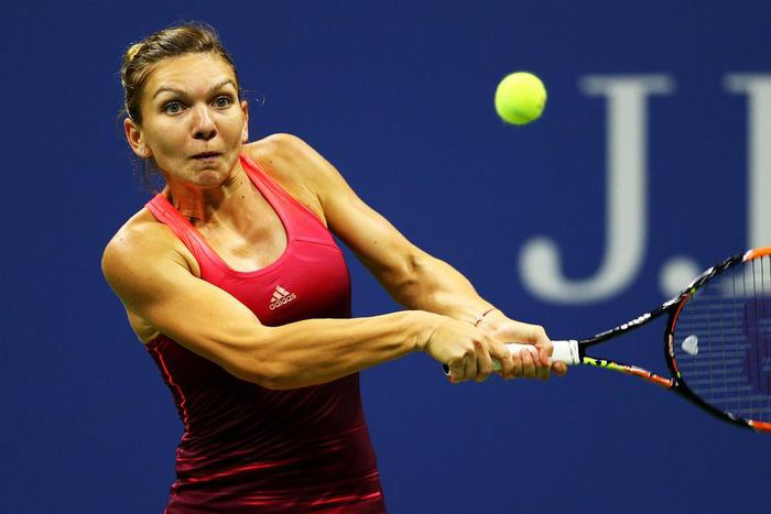 Simona Halep beats Shelby Rogers