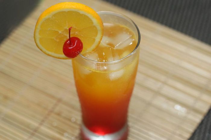 ___4135709___https:______static.pulse.com.gh___webservice___escenic___binary___4135709___2015___9___3___22___Make-a-Tequila-Sunrise-Step-7-Version-2