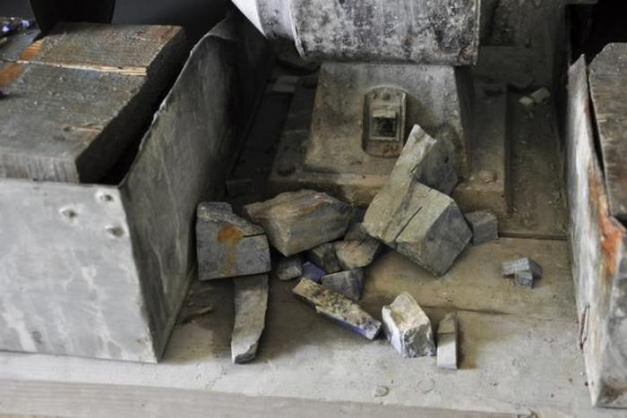 Afghanistan aims to choke Taliban smuggling funds with gemstone bourse