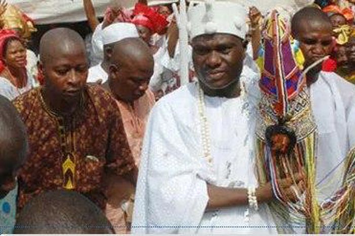 Ooni of Ife Oba Enitan Ogunwusi after receiving the AARE Crown from the Olojudo of Ido land on Monday