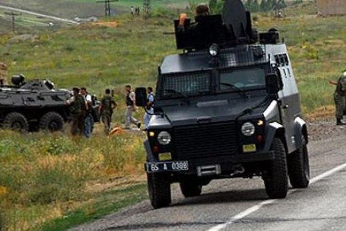 Thirteen Turkish soldiers wounded in bomb blast in east