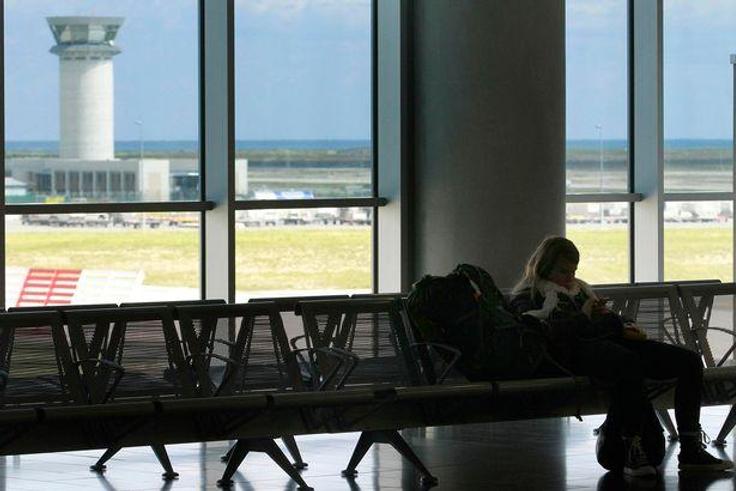 A German mother and daughter deported from Israel after their visas expired refuse to leave the Larnaca airport in Cyprus.